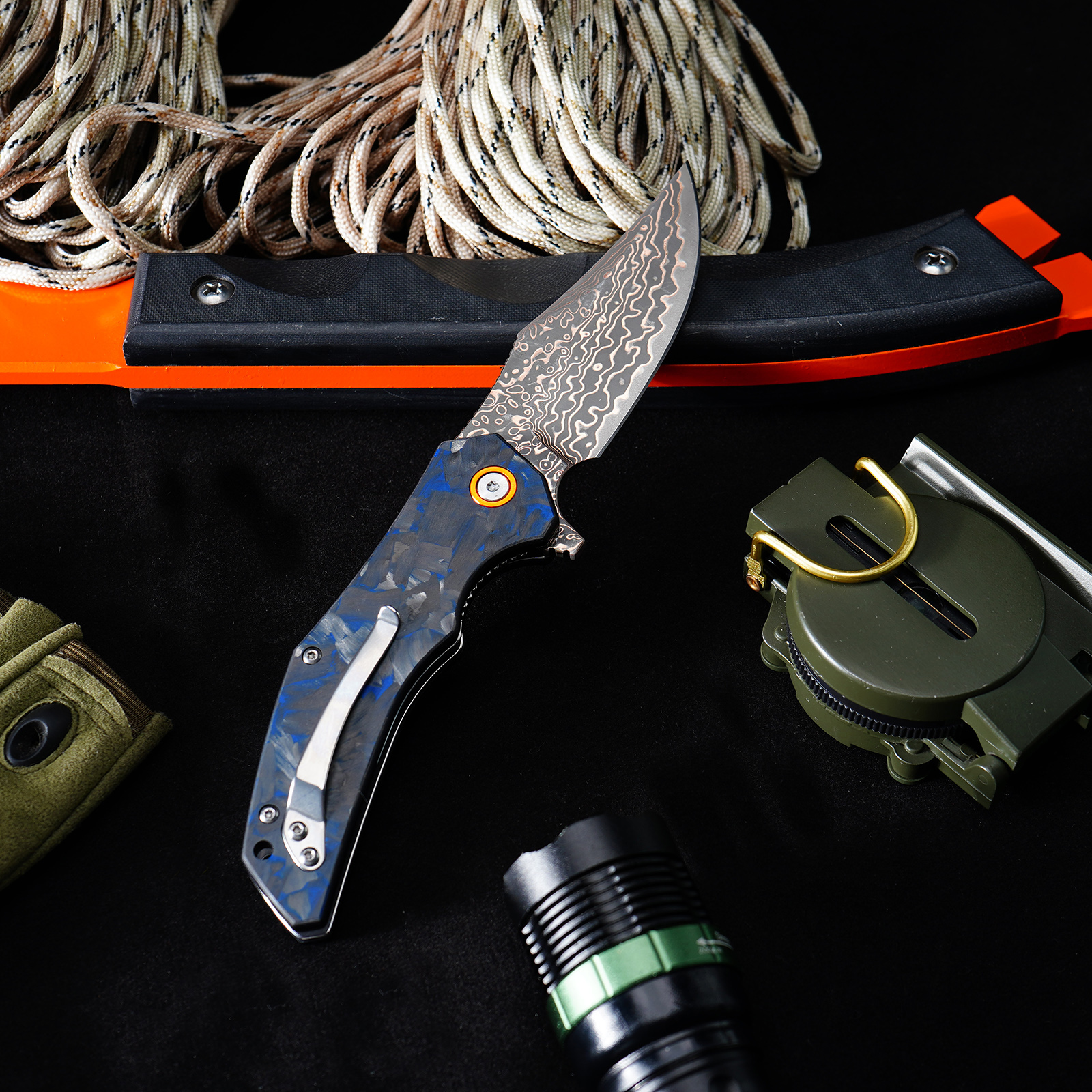 Tunafire Knife GT-DM052-1 Blue Carbon fiber Handle Flipper Knife VG10 steel core Yellow brass Damascus steel pattern Blade Camping Pocket Knives